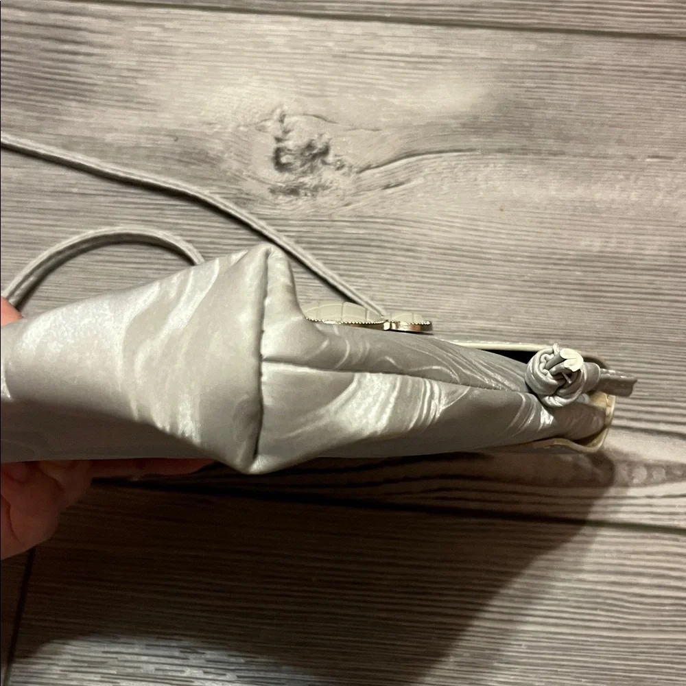 Loungefly Mickey Mouse crossbody bag - Picture 4 of 6